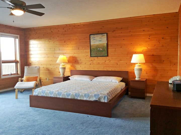 Dormitorio principal con cama king size