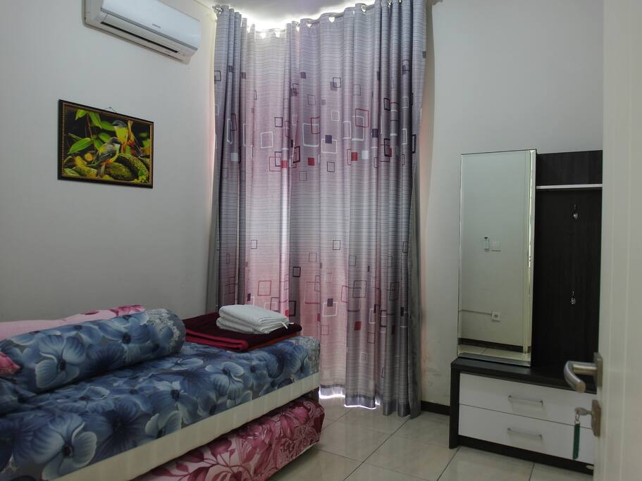 Kamar Tidur Anak
dilantai bawah.