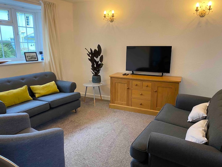 Centrally Located Beside Canal & Surf Beaches - Widemouth Bay