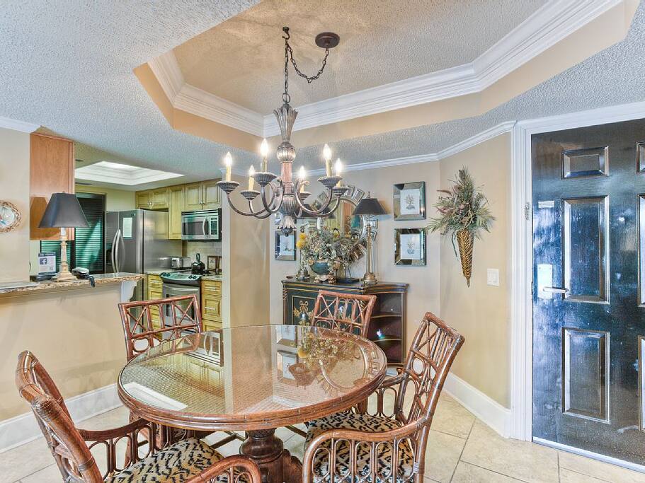 Chair,Furniture,Dining Room,Indoors,Room