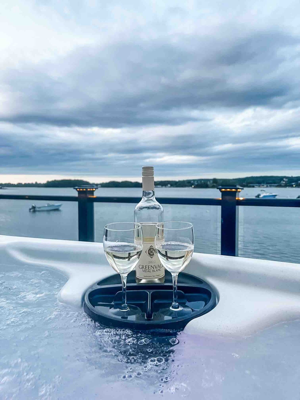 Waterfront Oasis minutes from Newport w/ hot tub! - Airbnb