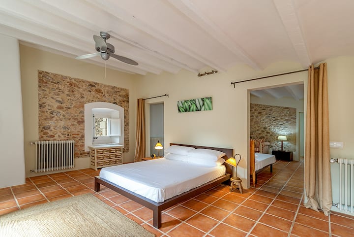 Спалня 8(свързана със спалня 9).