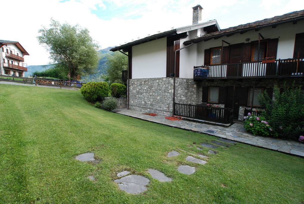 Ingresso lato inverno dalla cucina