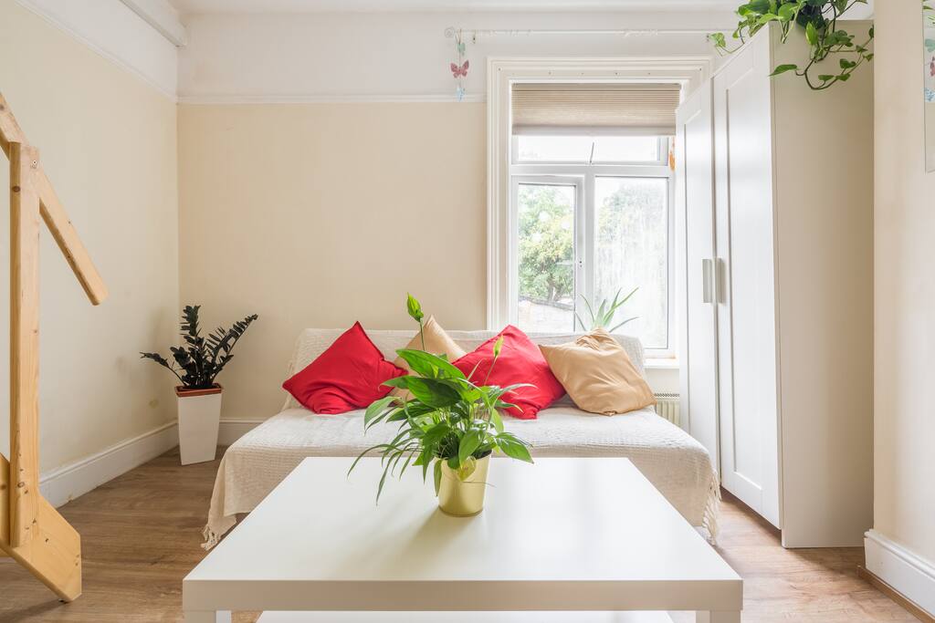 1st floor lounge/living area
