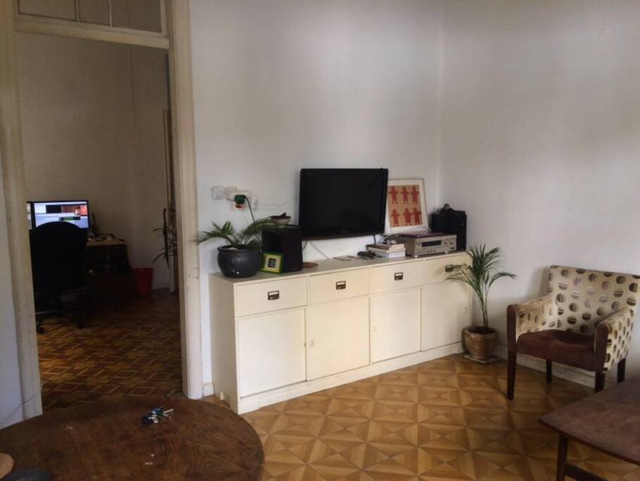 Opposite angle of same living room with hdmi connection to TV, sound system, leading on to the studio.