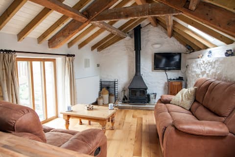 Renovated Cider Barn in Dorset Countryside