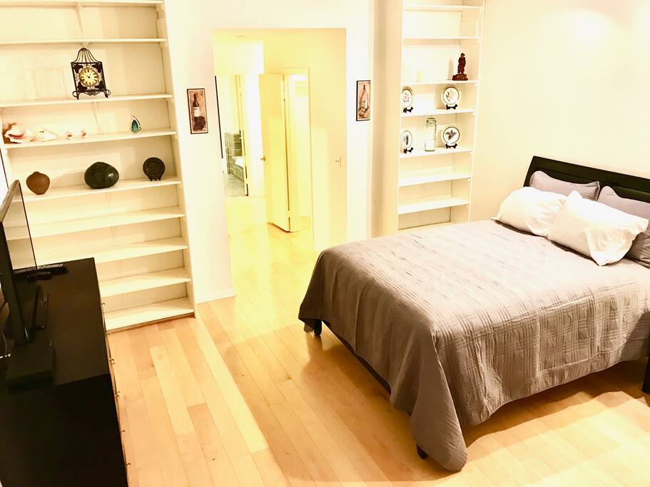Comfortable Master Bedroom - Lots of Storage