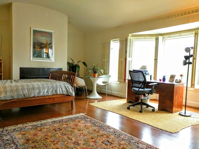 Views on Liberty Hill, near BART