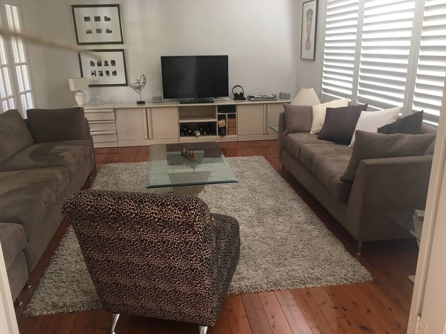 Formal lounge room