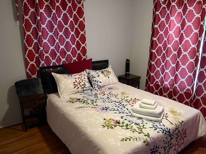 3号卧室配有标准双人床