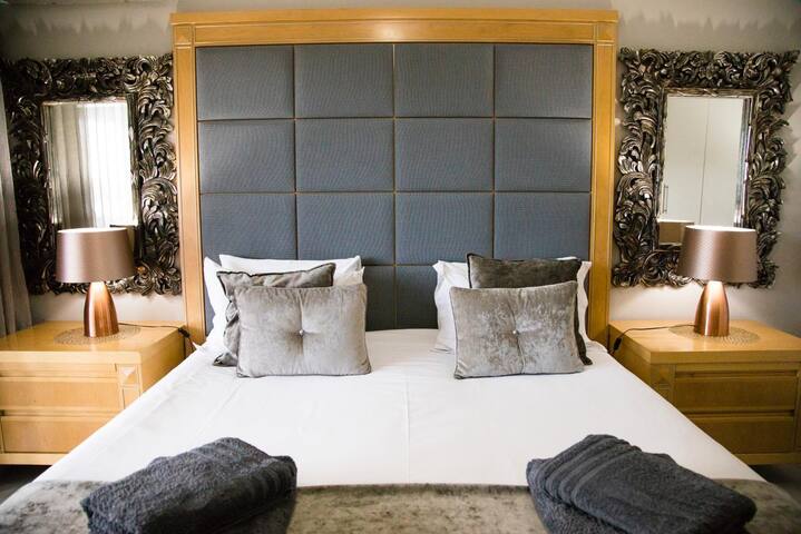 Upmarket Apartment at Heritage Square Durbanville gallery image 2