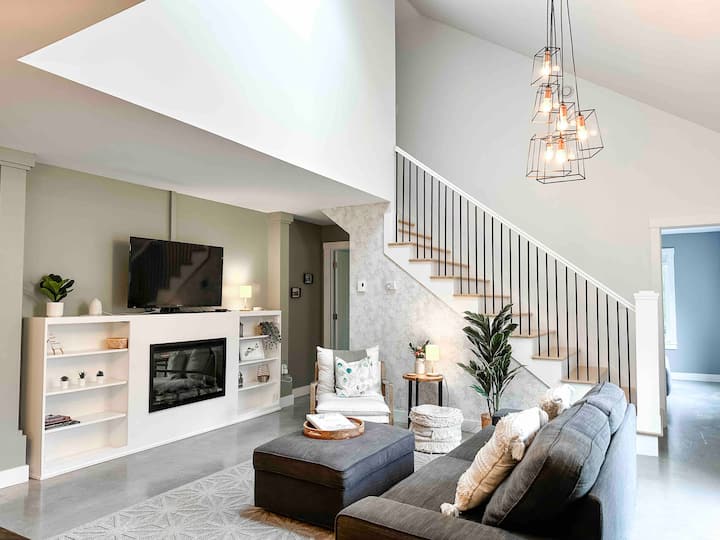 Lovely 2 Bedroom Wolfville Home with HotTub Houses for Rent in