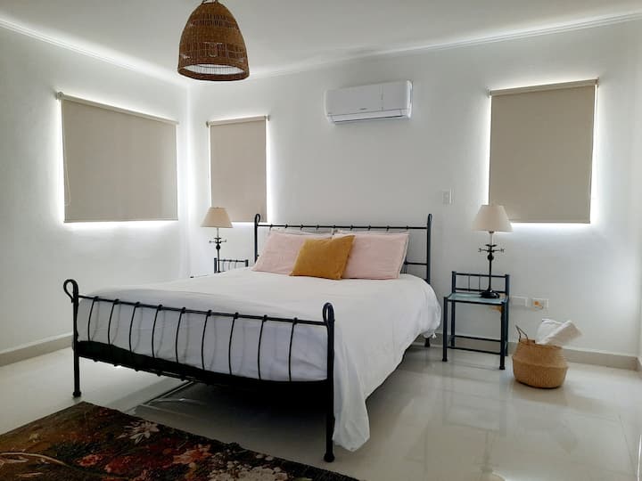 マスターベッドルーム 