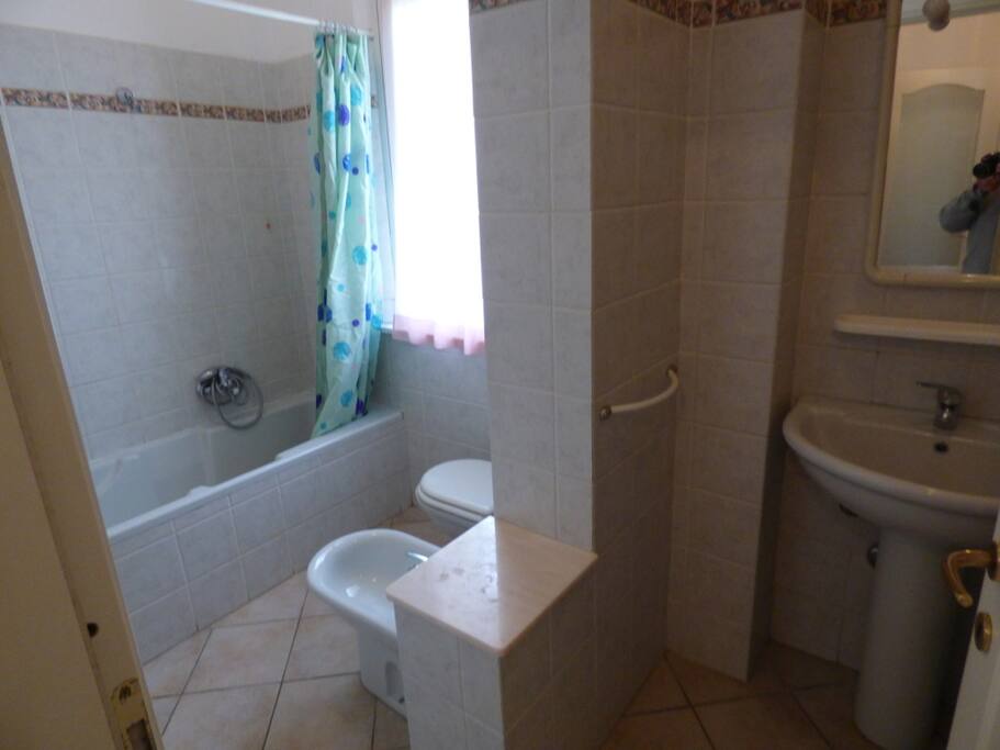 Bagno Principale con Vasca e Lavatrice