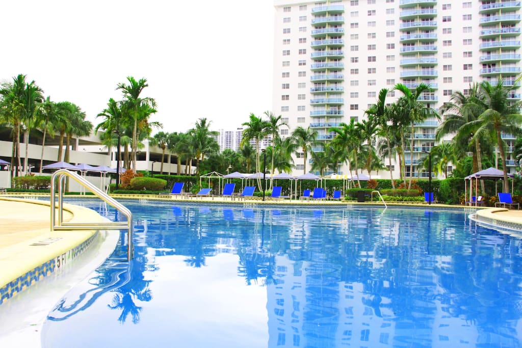 Outdoor hitted pool