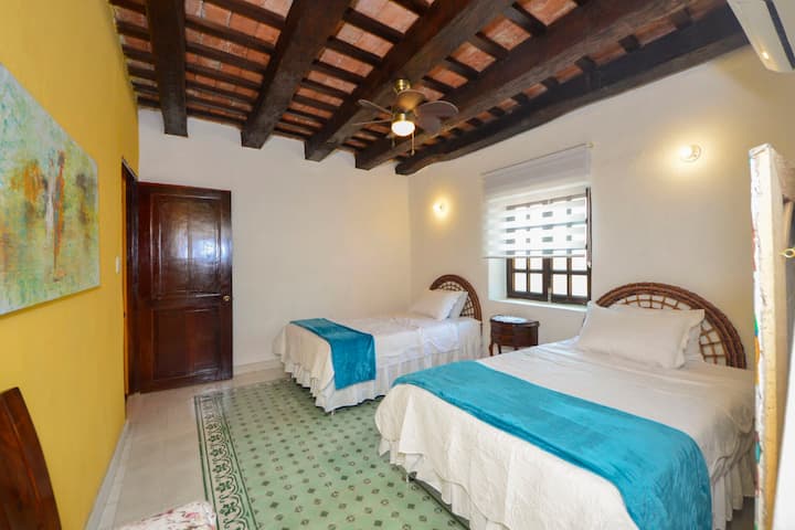 Chumba cha kulala cha juu. Chumba cha juu cha kulala.