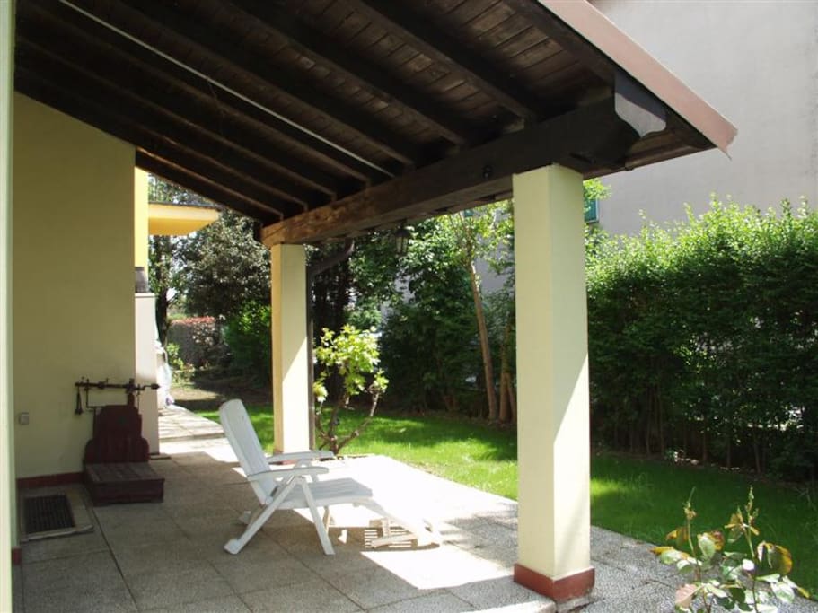 La verandina di fronte alla stanza