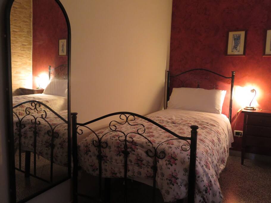 Twin bedroom