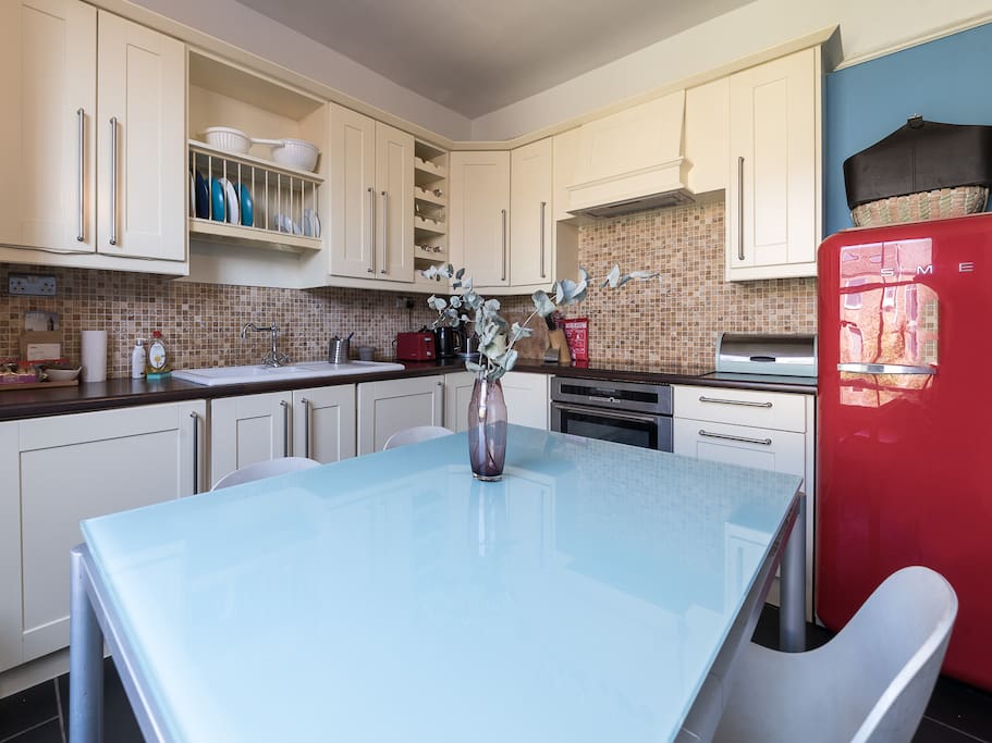 Modern & well equipped kitchen