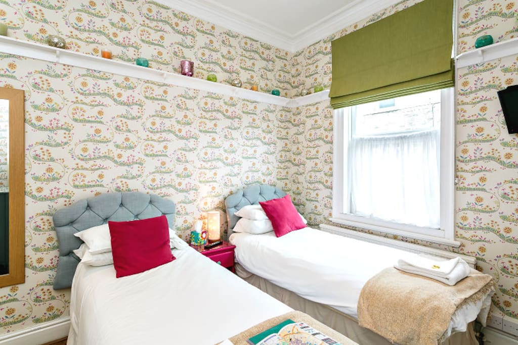 Ground floor twin en-suite room