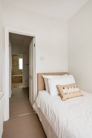 Stylish Victorian House with Private Patio in West London gallery image 5