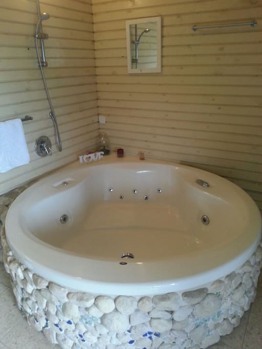 jacuzzi for two