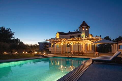 Luxurious and peaceful|Near beach|Pool&Gym&Sauna