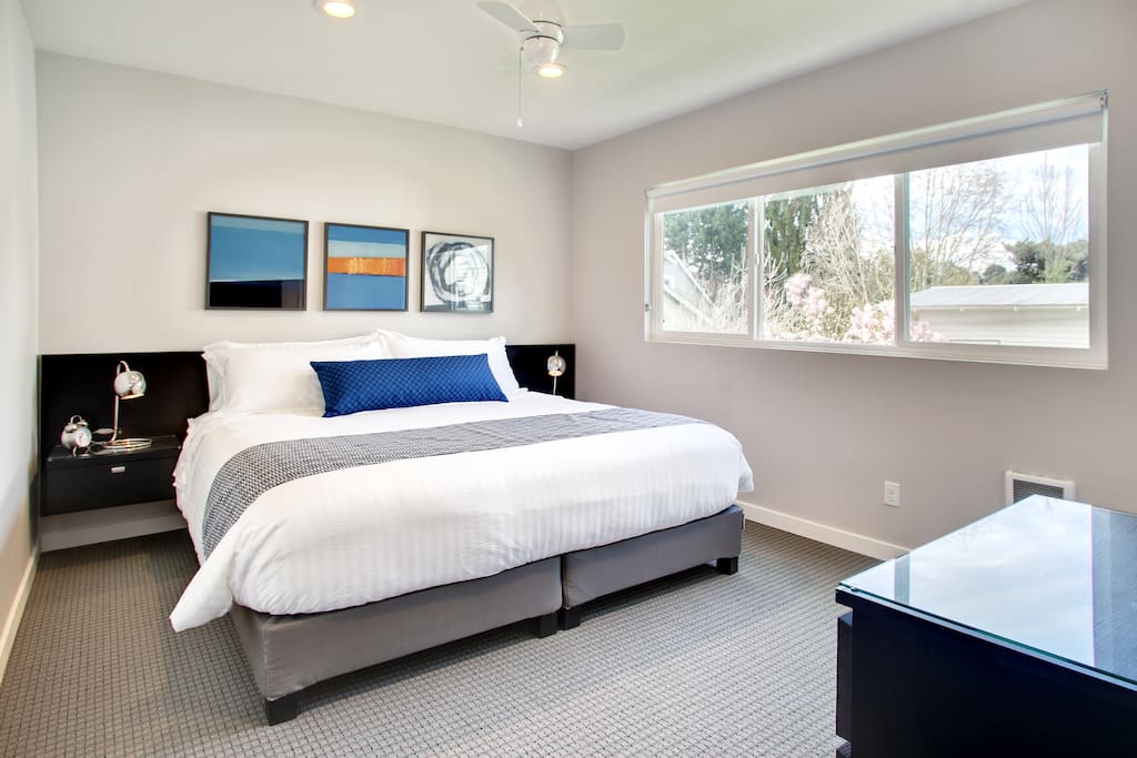 King bed with 100% Egyptian cotton bedding
