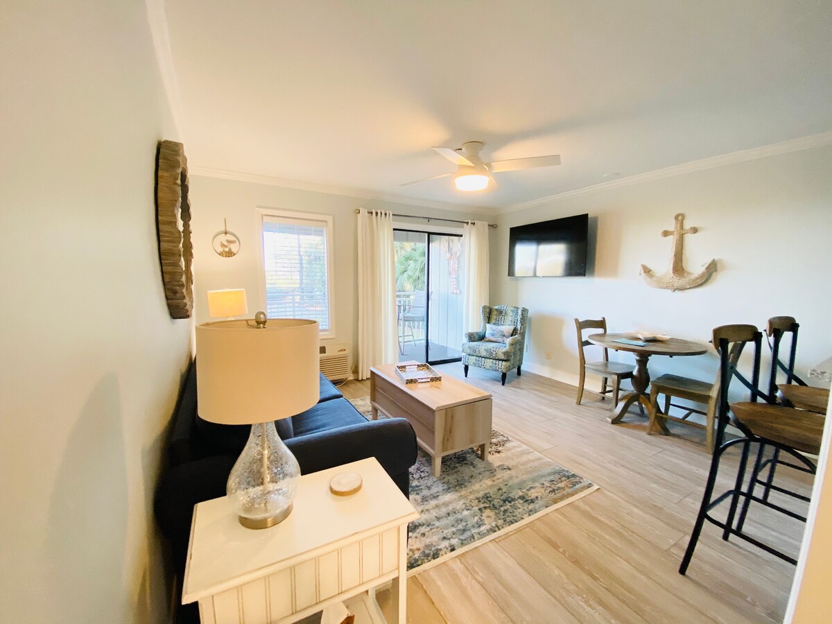 סלון מעודכן לחלוטין וחדר אוכל