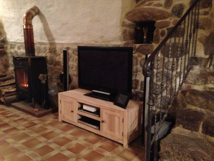 Equipements audio-video (ecran plat, lecteur DVD, Internet)