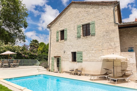 Maison Grange - Beautiful Town House with Pool