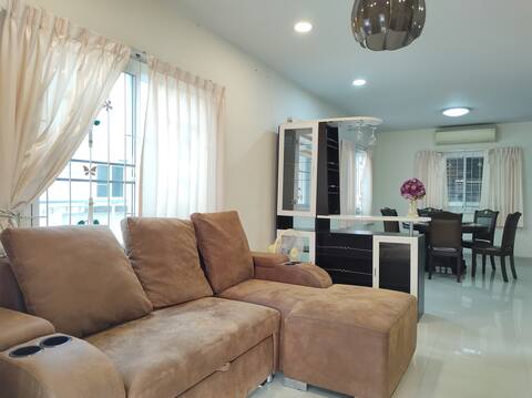 Cozy House 3BedRM near airport*5 Golf course*IKEA