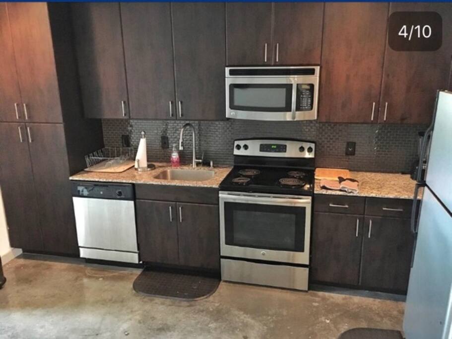 Full size kitchen