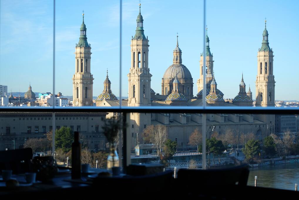 Maravillosas vistas desde la mesa de la terraza disfrutando de un estupendo desayuno.