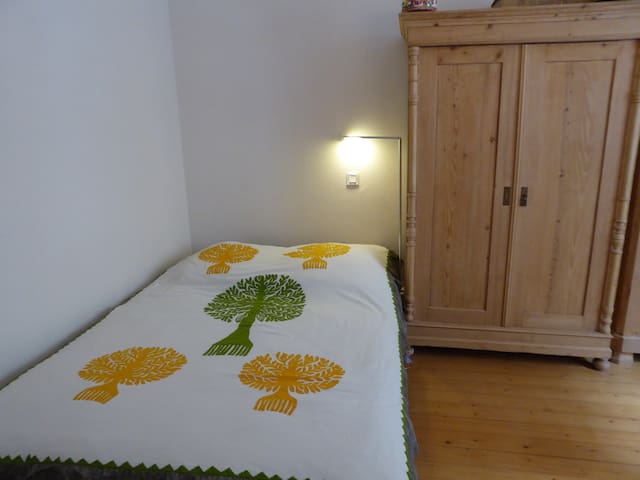 Einseln Zimmer in einer Wohnung