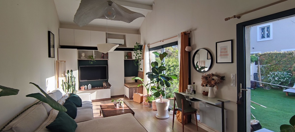 Popular Airbnb listing: House + Quiet garden – near the city center & beaches in Port Marianne