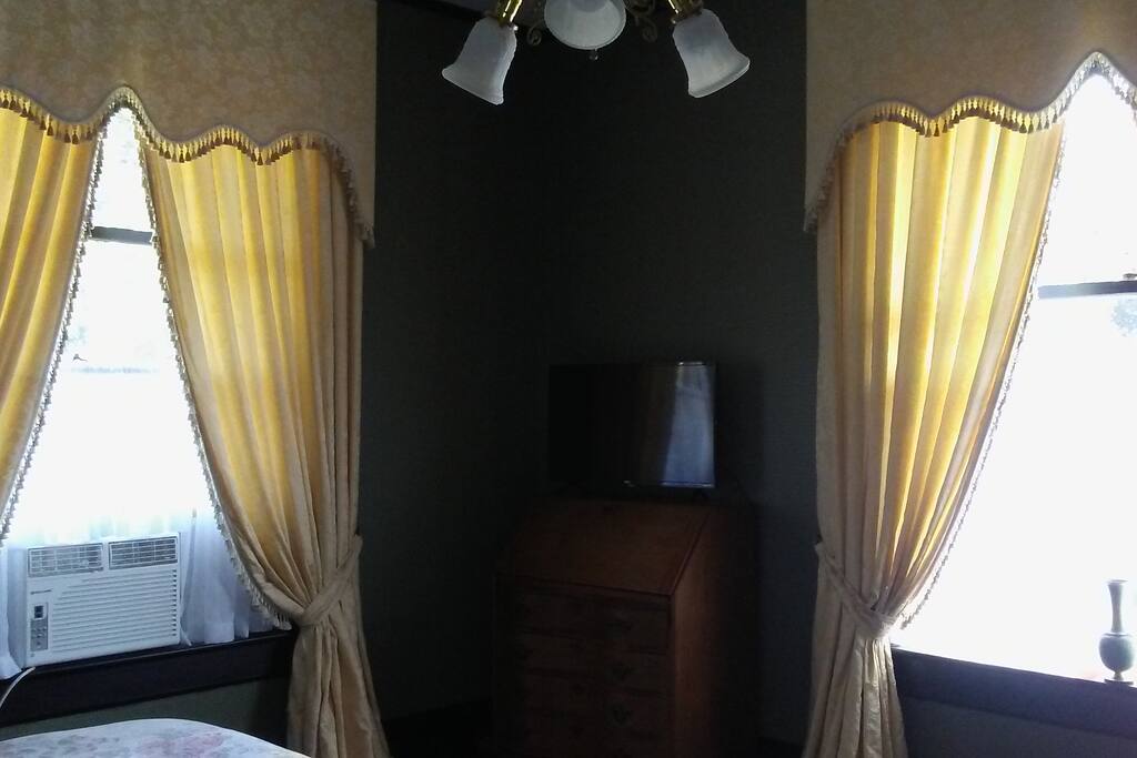The Queen Room