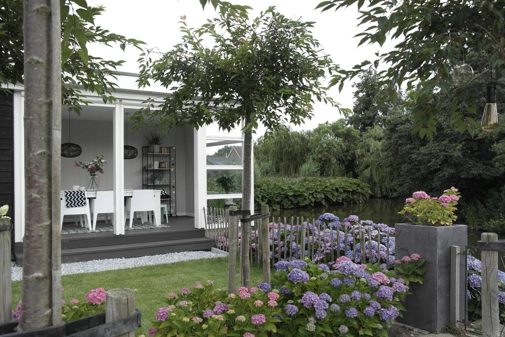 Tuinhuis aan vaarwater!