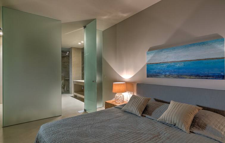 Private 5 Br Luxury Peaceful Mylo Villa W 2 Pools gallery image 4