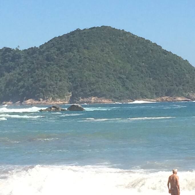 Ilha de Toque toque grande, selvagem, defronte à praia