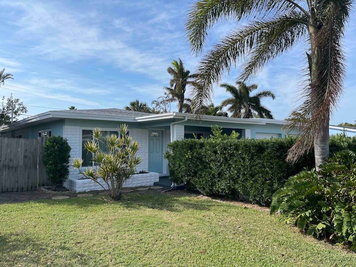 Florida Beach Cottage Houses for Rent in Satellite Beach, Florida