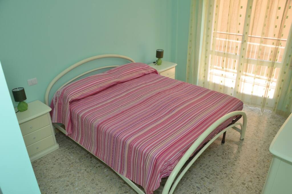 Camera con letto matrimoniale