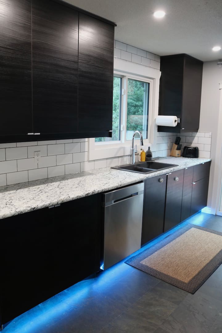 Open-concept 2br Upper Suite Near Pinecentremall - 프린스조지