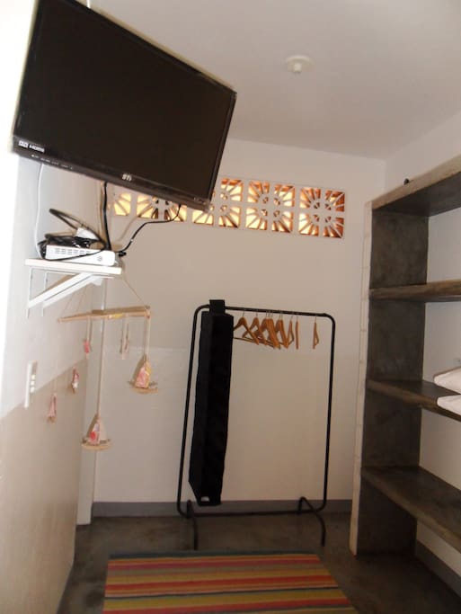 Flachbildfernseher mit Satellitenempfang