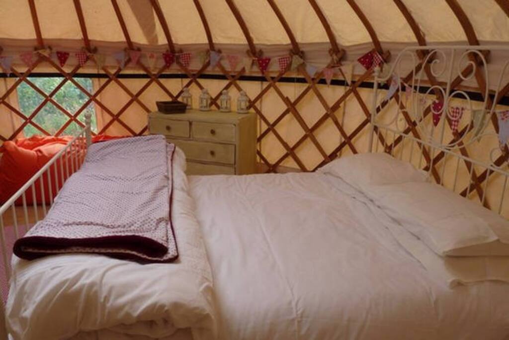 king size bed with all bedding included