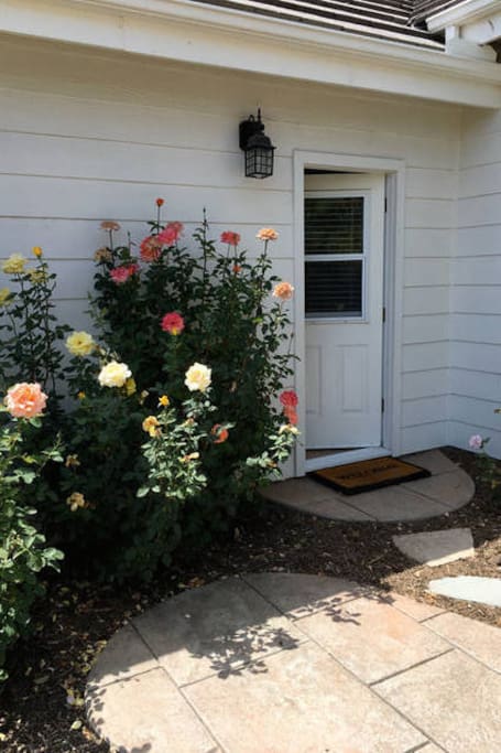 Inviting Private entrance