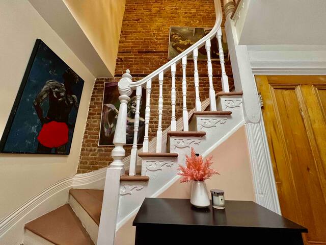 B&B MTL downtown Old port 4B2B 1Free parking EVSE gallery image 3