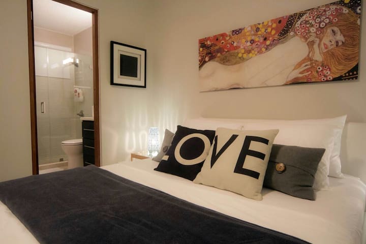 Cozy studio, walk to the beach!!!