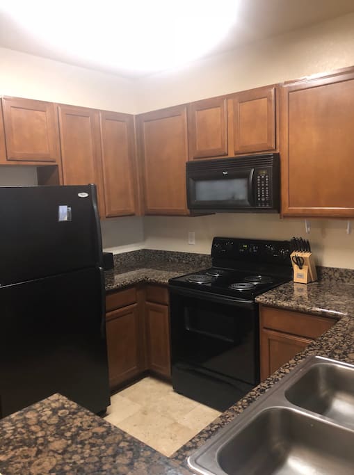 Kitchen w/Granite Countertops