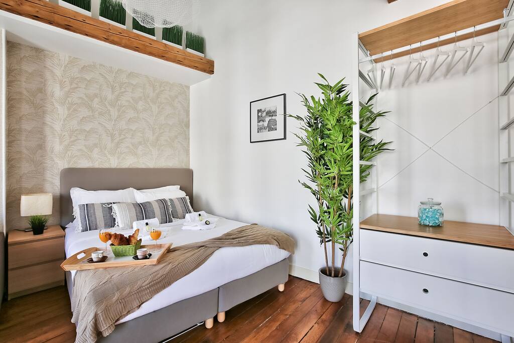 An extremely comfortable Queen Size bed
